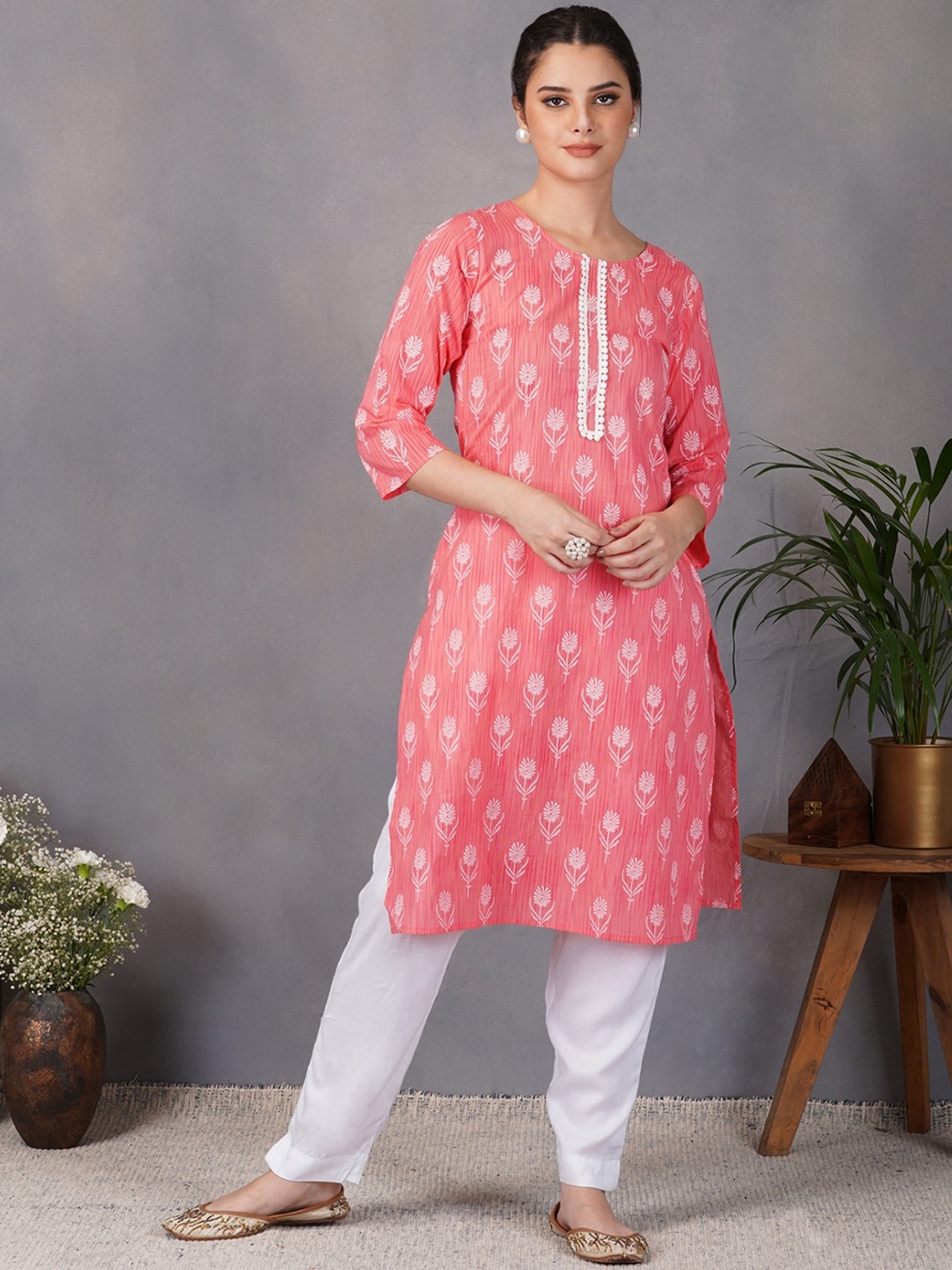 

METRO-FASHION Ethnic Motifs Printed Lace Detail Pure Cotton Kurta, Peach