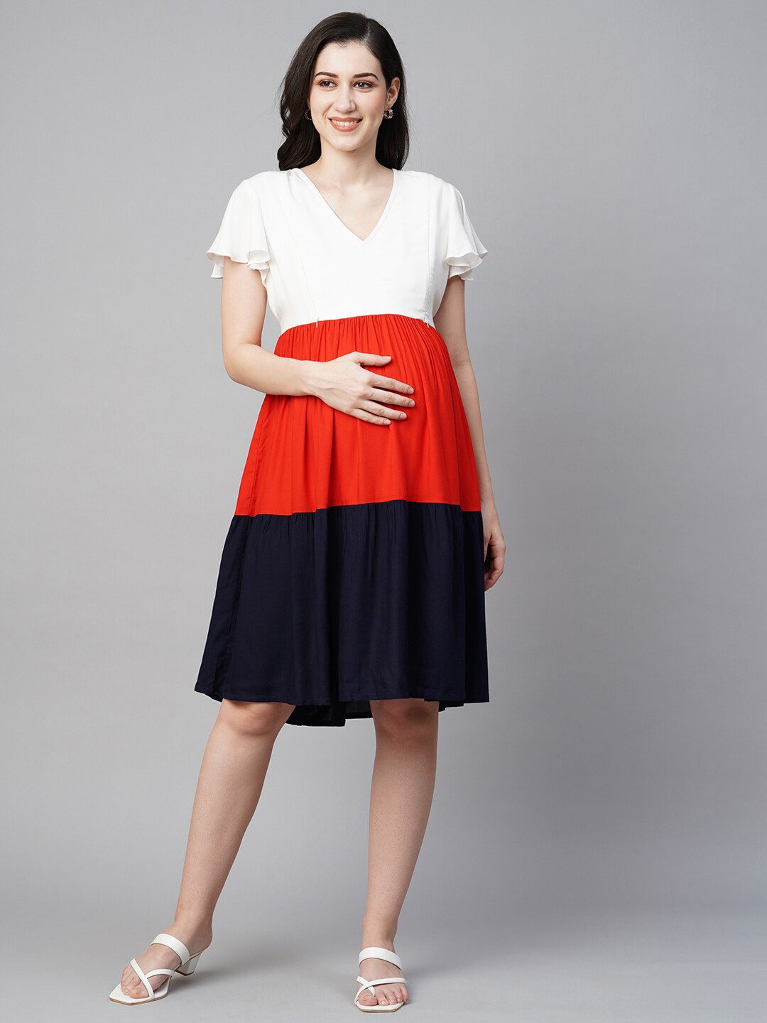 

MomToBe V-Neck Colourblocked Maternity Fit & Flare Sustainable Dress, White