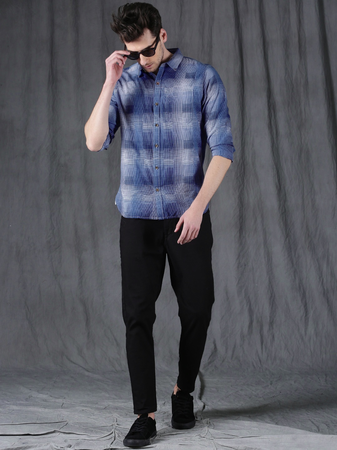 

WROGN Men Blue & White Slim Fit Checked Casual Shirt