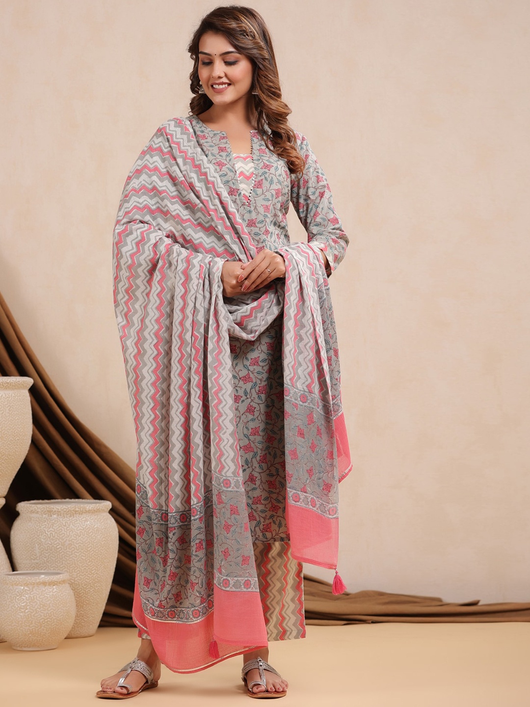 

The Kurta Express Floral Printed Regular Pure Cotton Kurta With Trousers & Dupatta, Grey