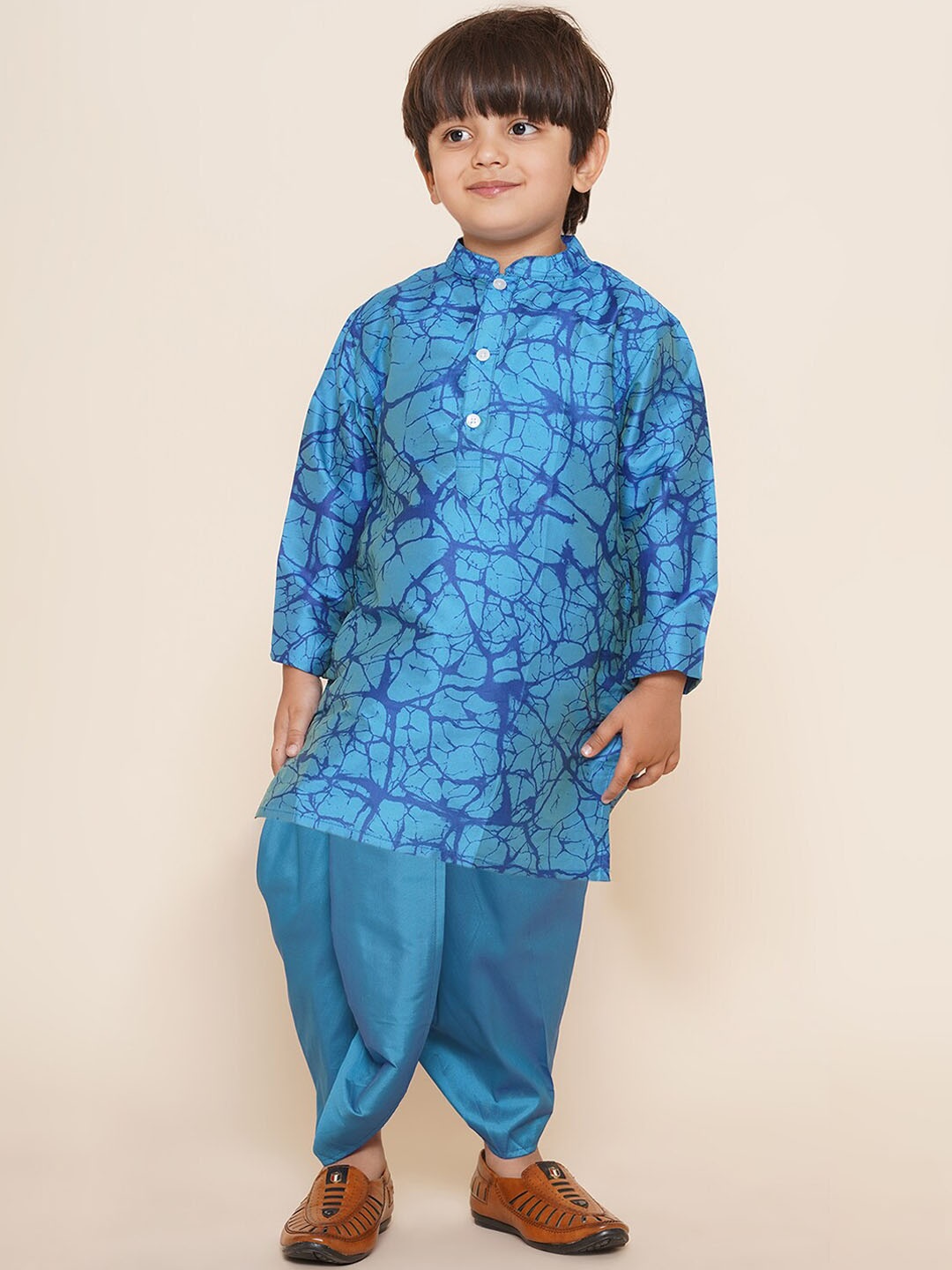 

Sethukrishna Boys Ethnic Motifs Printed Mandarin Collar Kurta With Dhoti Pants, Turquoise blue