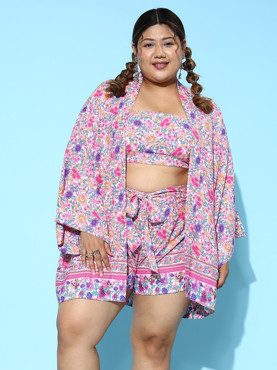 

Berrylush Curve Floral Printed Crop Top & Tie-Up Front Shorts With Kimono, Pink