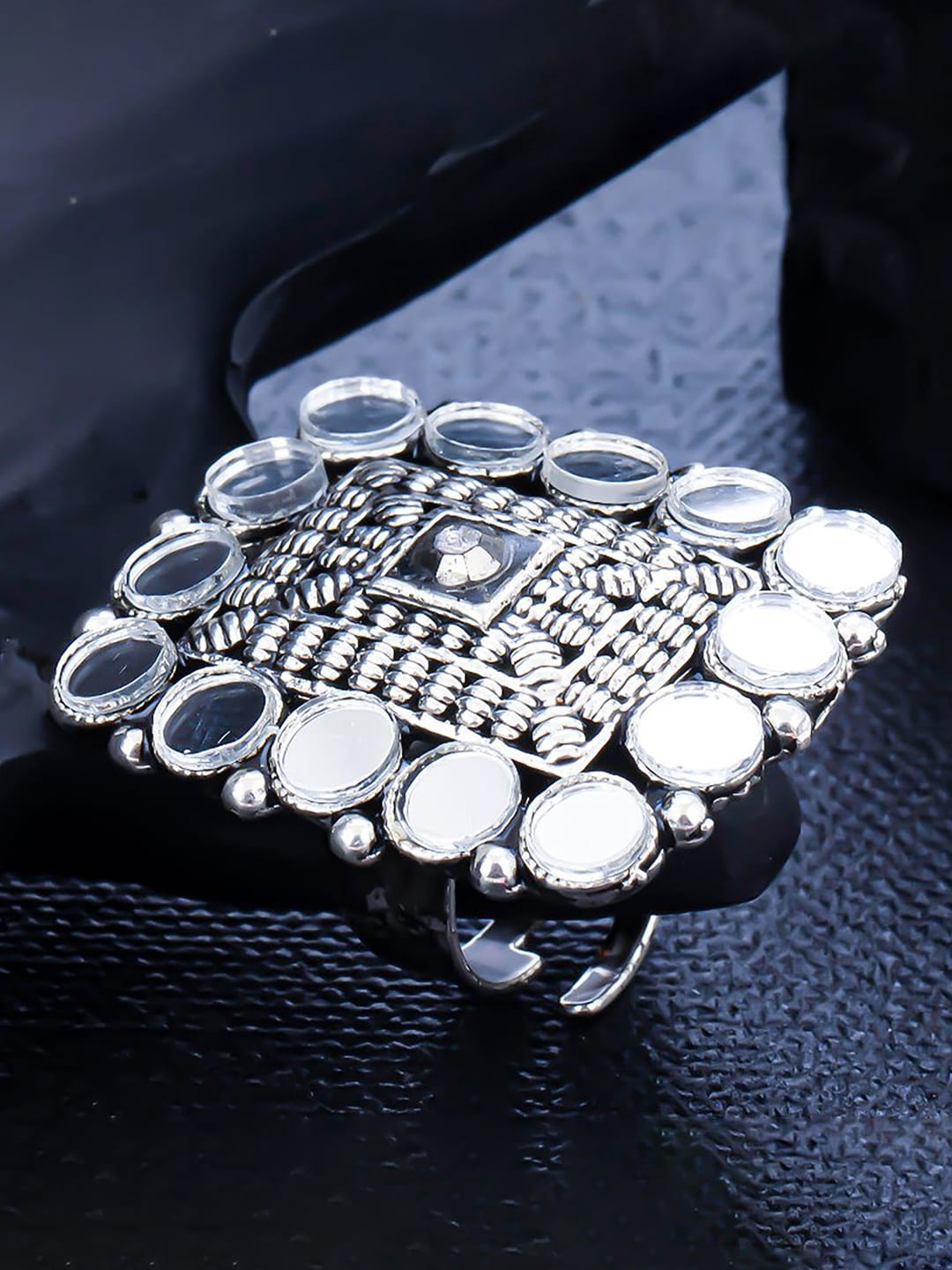 

Sukkhi Silver-Plated Mirror-Studded Finger Ring