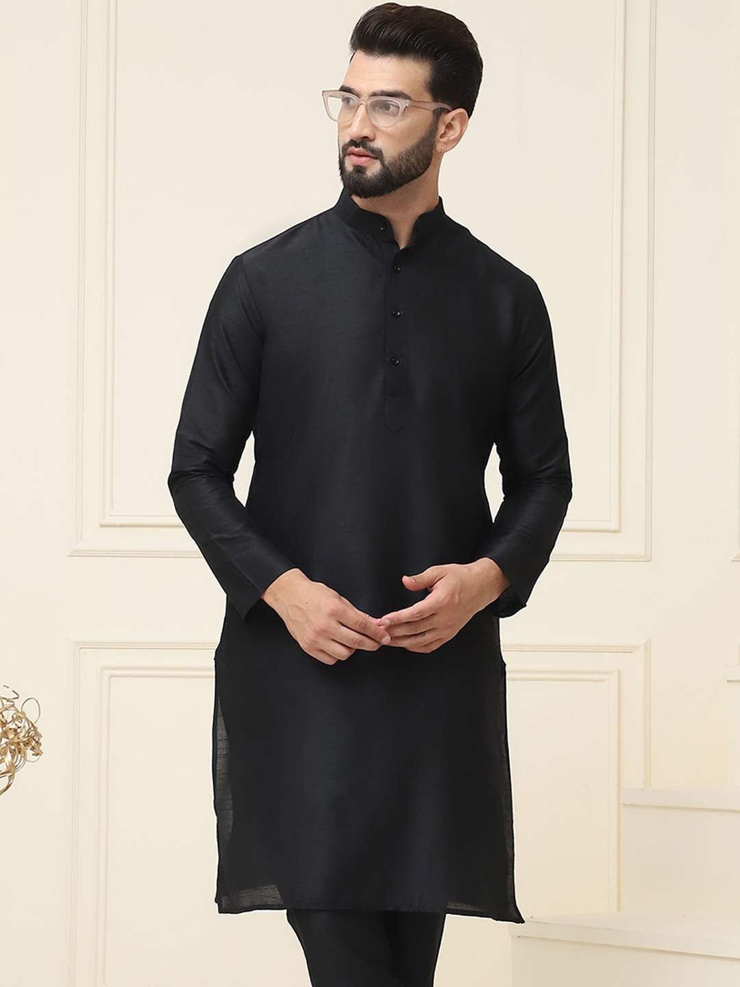 

SOJANYA Men Black Solid Straight Kurta