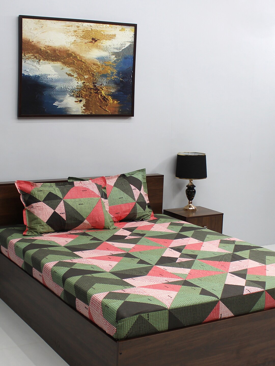 

BOMBAY DYEING Green & Pink Geometric 104 TC King Bedsheet with 2 Pillow Covers