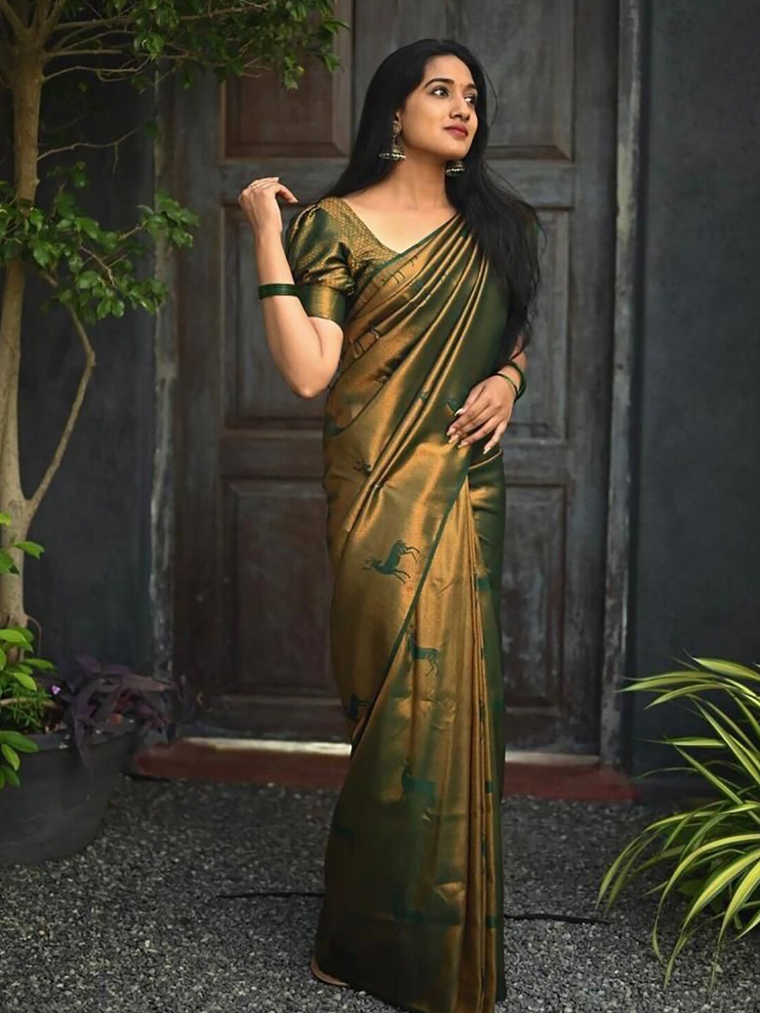 

Anjaneya Sarees Ethnic Woven Design Zari Banarasi Saree, Green