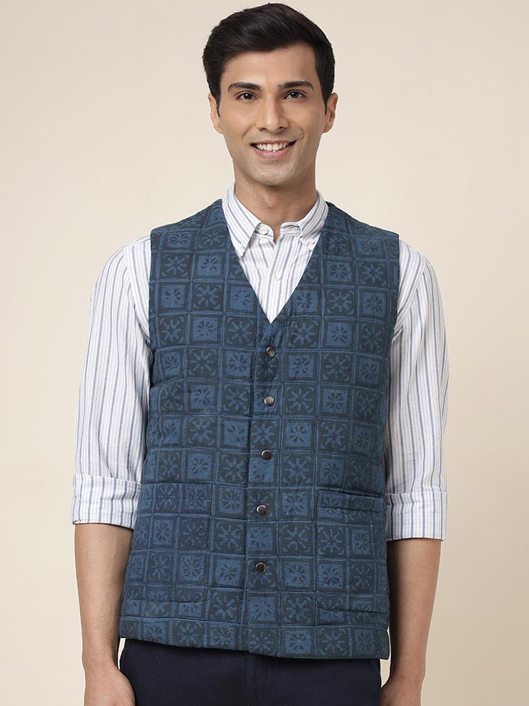 

Fabindia Men Checked Cotton Collarless Sleeveless Quilted Jacket, Blue