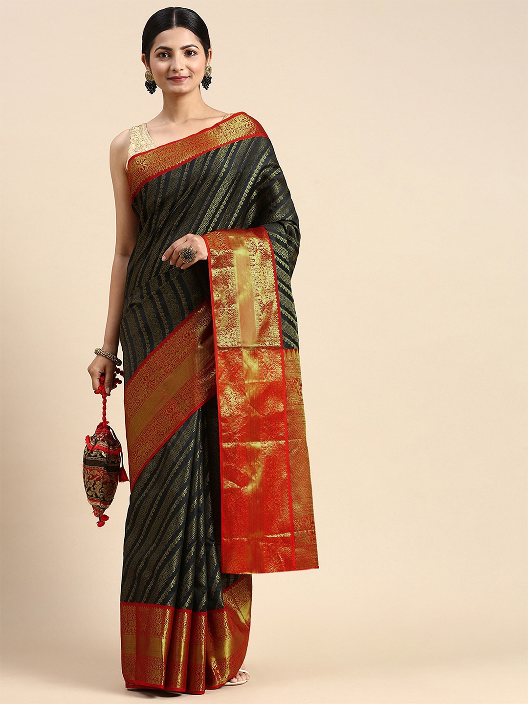 

AVANTIKA FASHION Ethnic Motif Zari Pure Silk Kanjeevaram Saree, Black