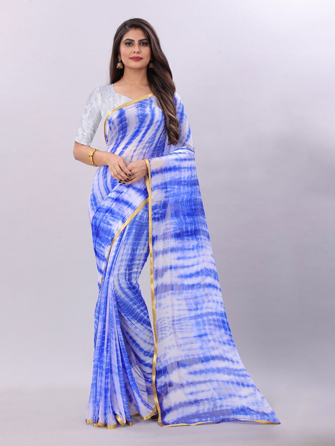 

APNISHA Blue & White Tie and Dye Zari Poly Chiffon Leheriya Saree