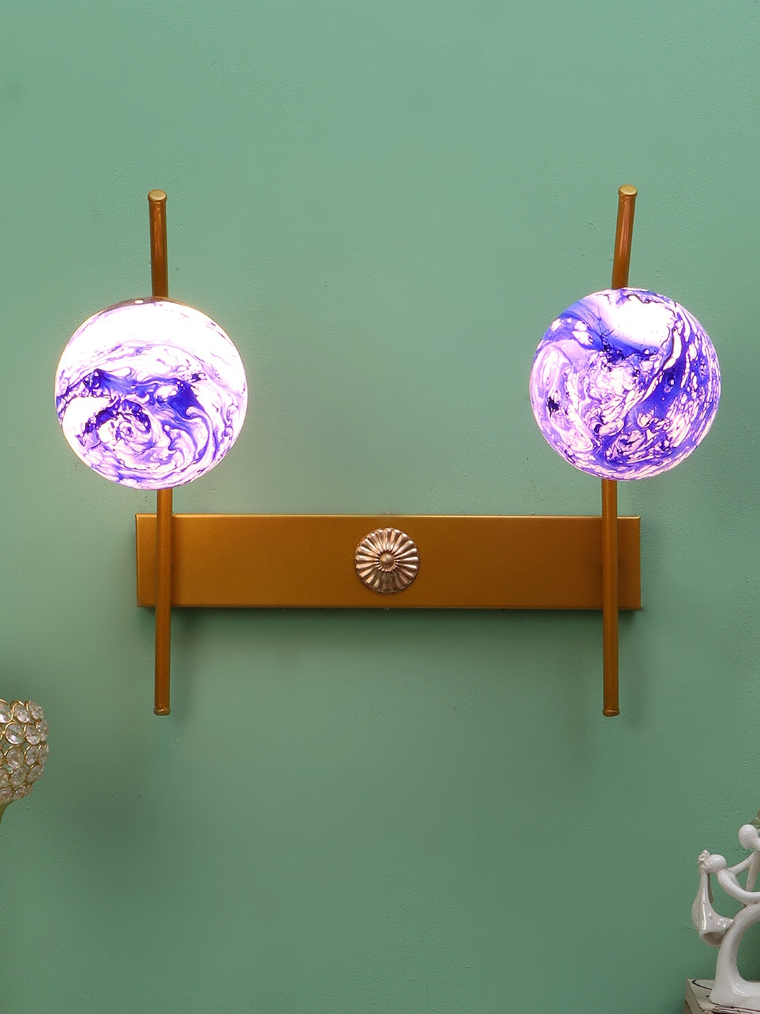 

MFD HOME FURNISHING Blue & White Printed Glass Wall Lamp With Metal Base