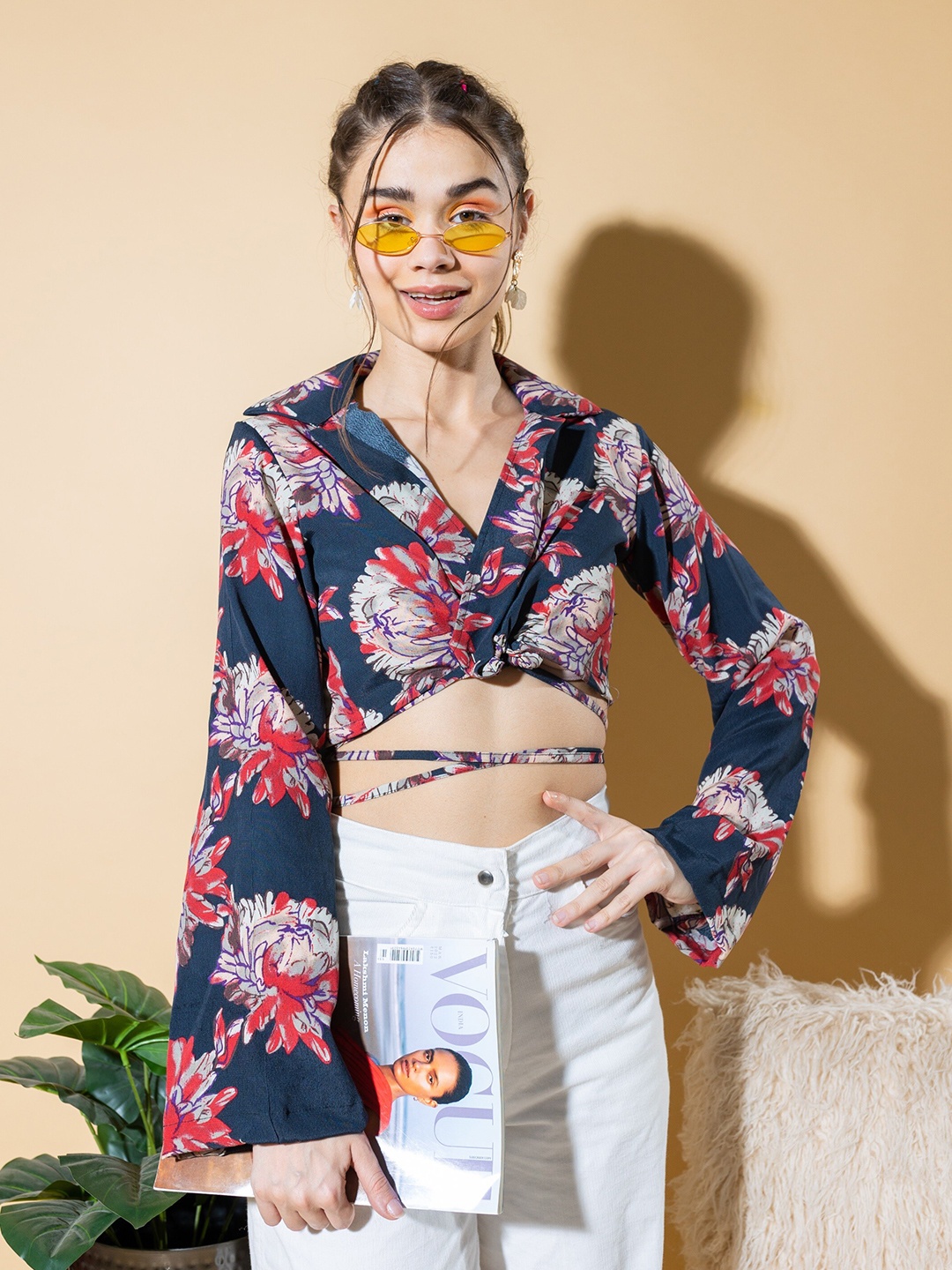 

Stylecast X Hersheinbox Navy Blue Floral Printed Flared Sleeves Blouson Crop Top