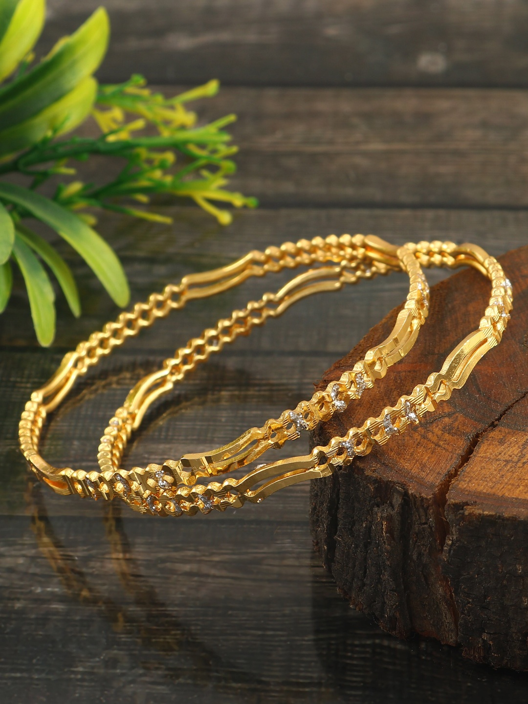 

Jewar Mandi Set Of 2 Gold-Plated Bangles