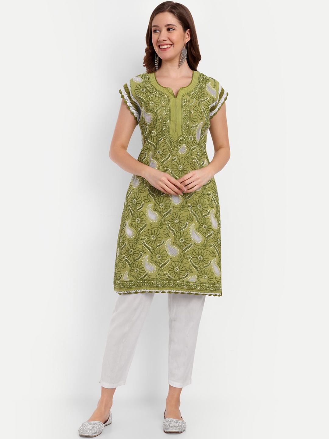 

Indiankala4u Notched Neck Floral Embroidered Chikankari Cotton Kurta, Green