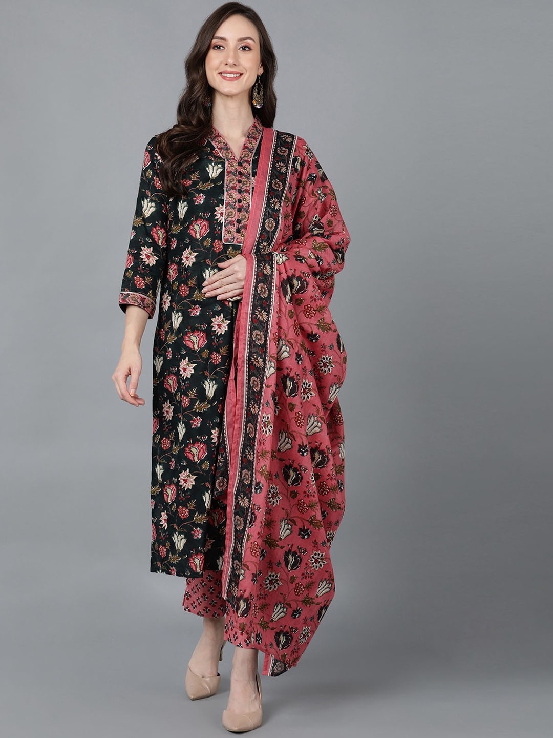 

AHIKA Black & Peach-Coloured Printed Gotta Patti Pure Cotton Kurta with Trousers & Dupatta