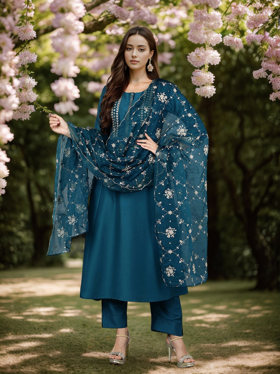 

AHIKA Blue & Silver-Toned Floral Yoke Design A-Line Kurta with Trousers & Dupatta