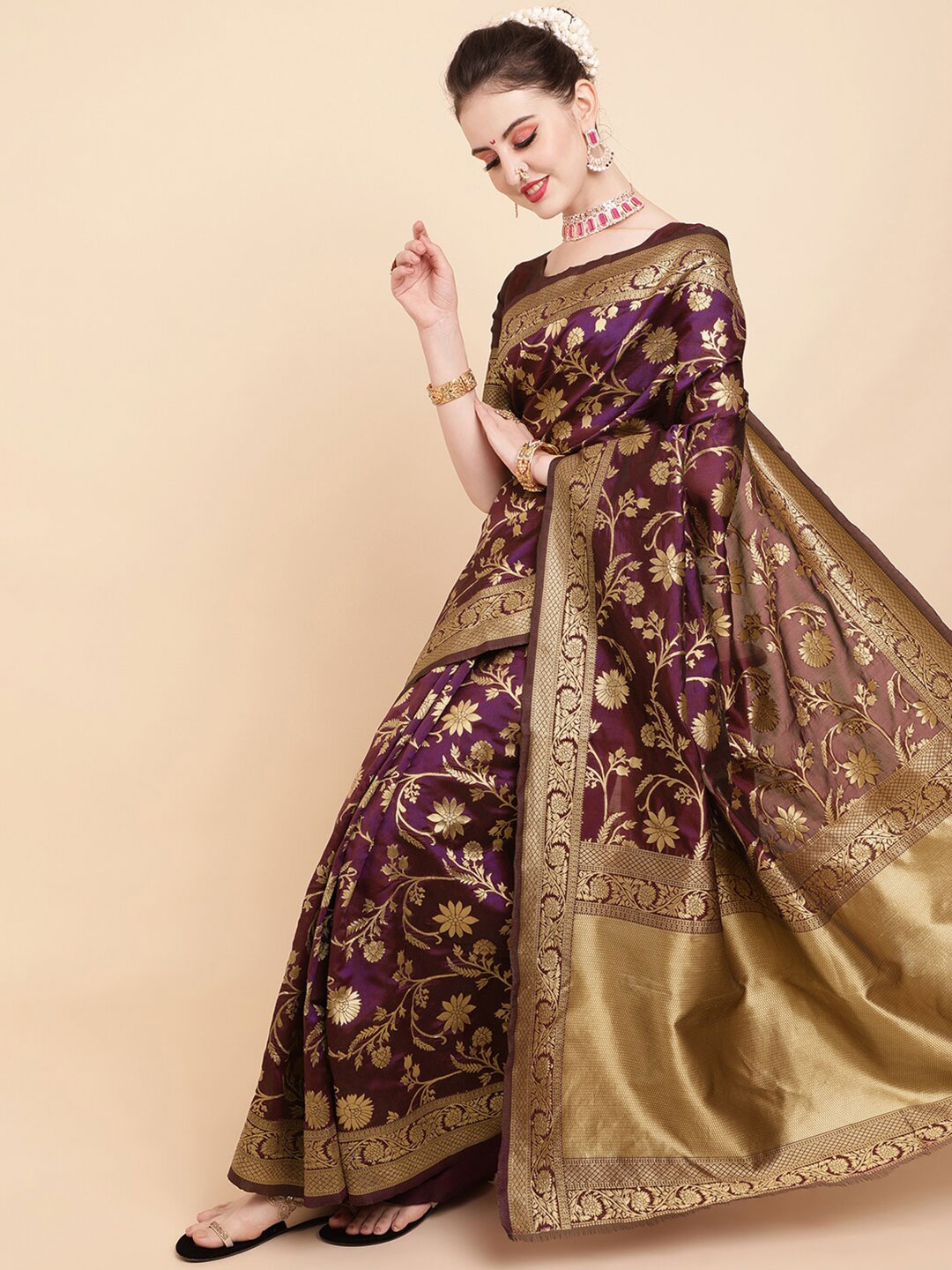 

Sangria Burgandy And Gold Floral Woven Design Banarasi Saree, Burgundy