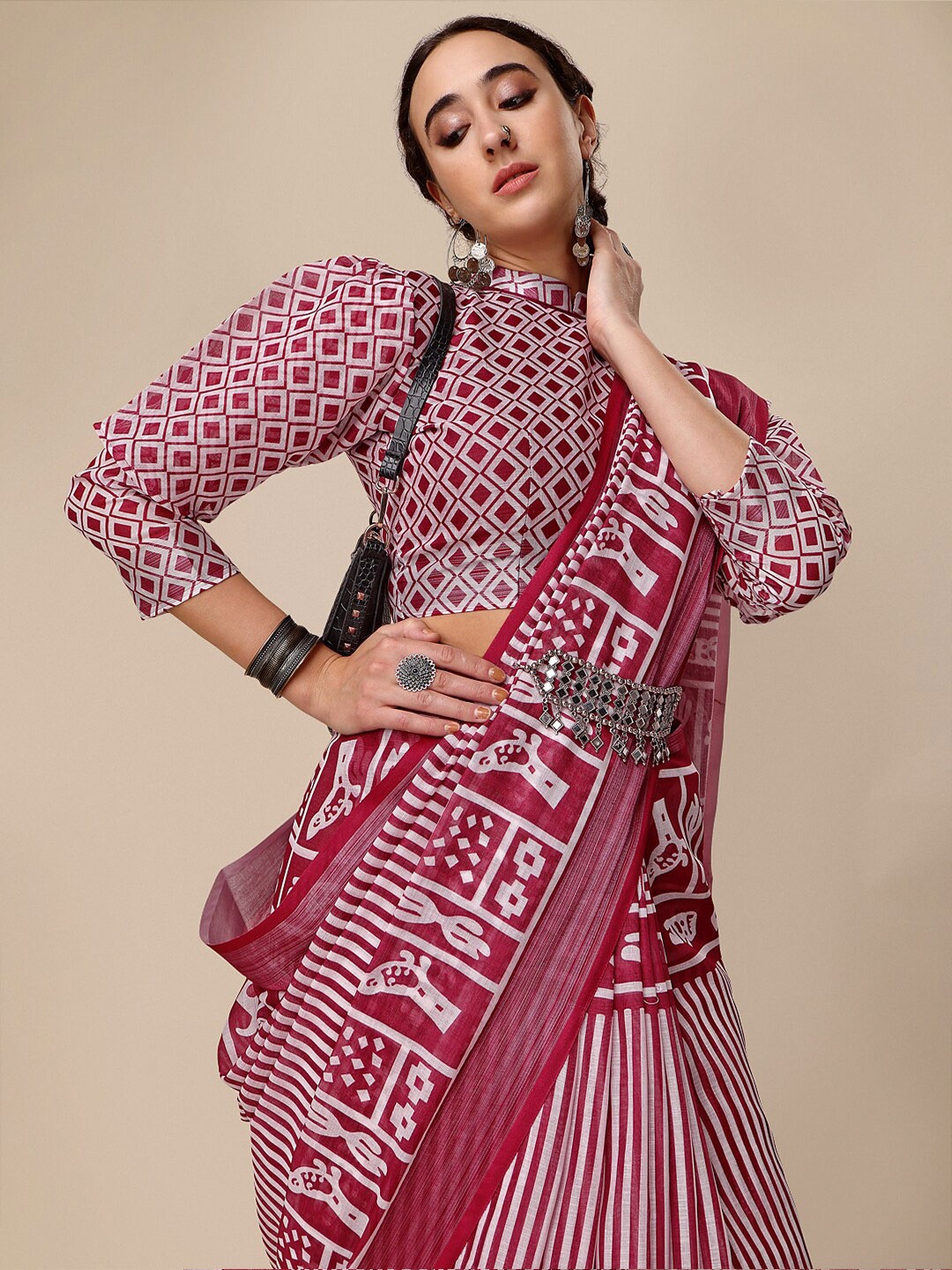 

Sangria Marron & White Printed Pure Linen Sarees, Maroon