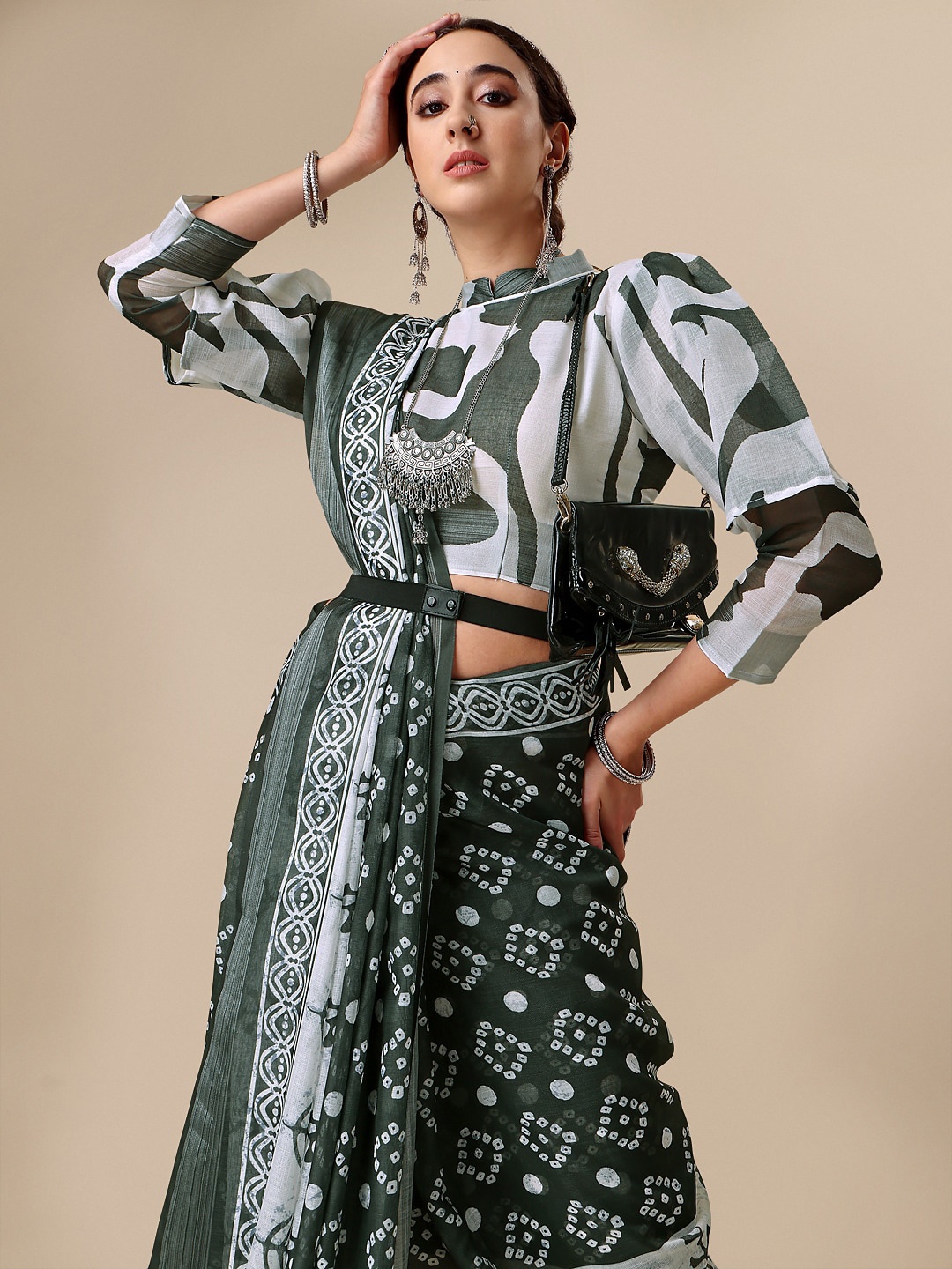 

Sangria Ethnic Motif Printed Linen Saree, Olive
