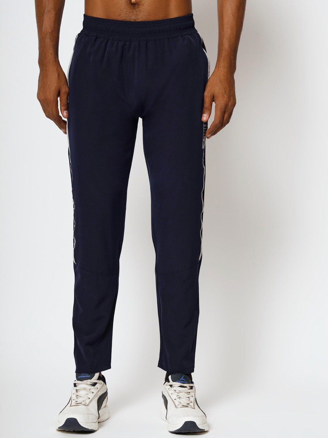 

FITINC Men Rapid-Dry Mid-Rise Relaxed Fit Sports Track Pants, Navy blue