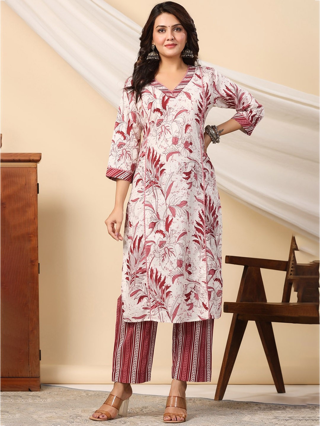 

EtnicaWear Floral Printed V Neck Pure Cotton Kurta With Palazzos & Dupatta, Red
