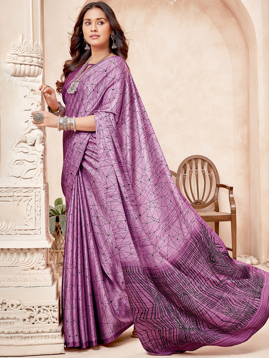 

Anouk Lavender & Black Geometric Printed Pure Crepe Saree