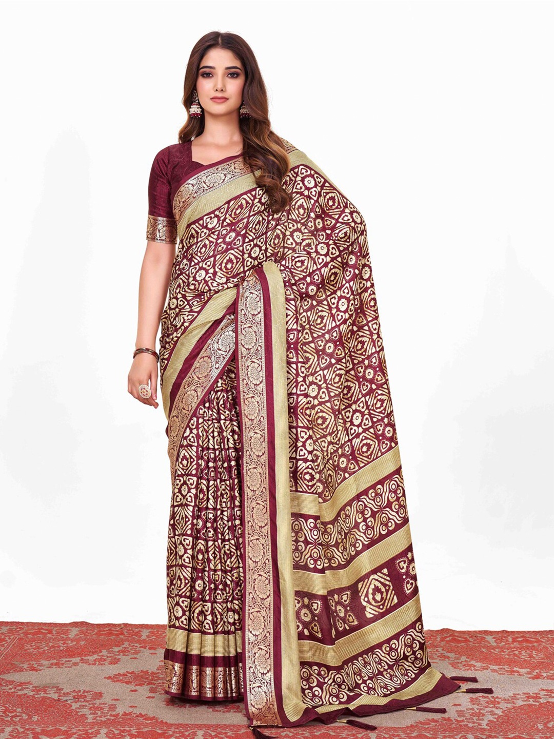 

Anouk Ethnic Motifs Printed Zari Saree, Magenta