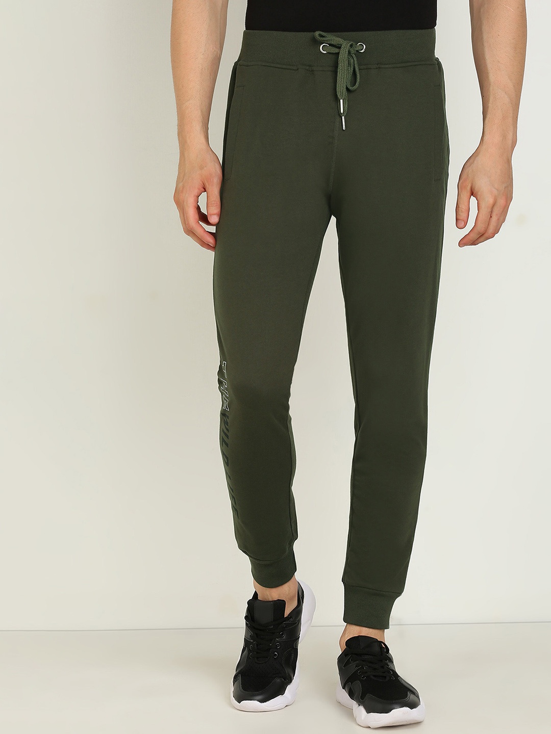 

Alan Jones Men Mid-Rise Slim Fit Casual Cotton Joggers, Olive