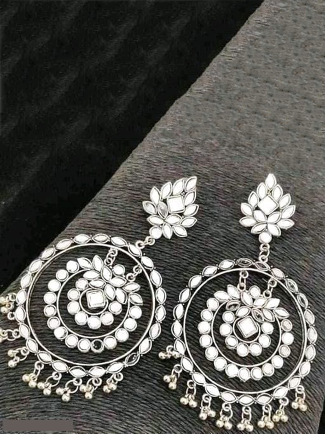 

Samridhi DC Silver-Plated Contemporary Drop Earrings