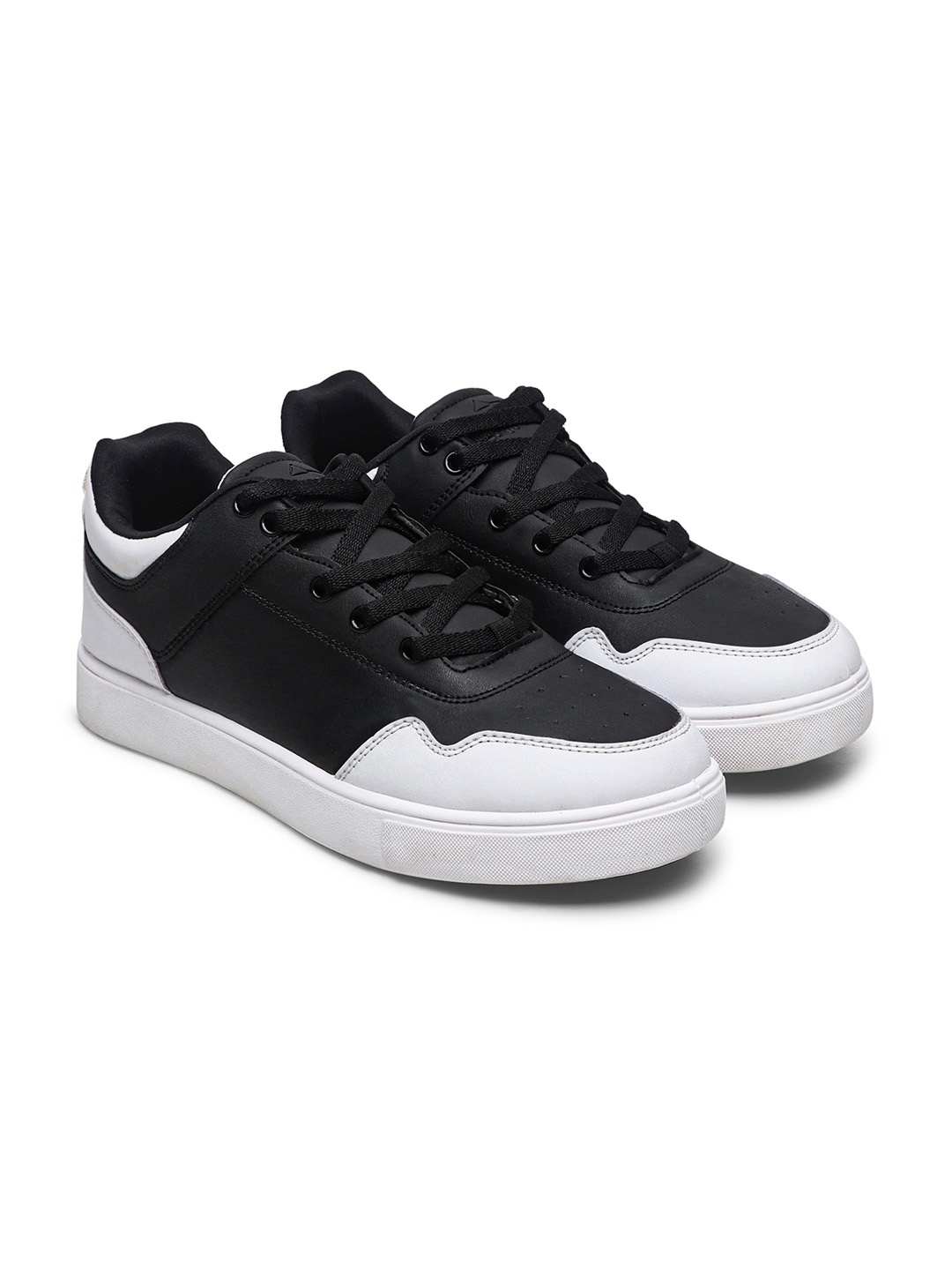 

ZAYDN Men Colourblocked Water Repellent Upper Memory Foam Contrast Sole Sneakers, Black
