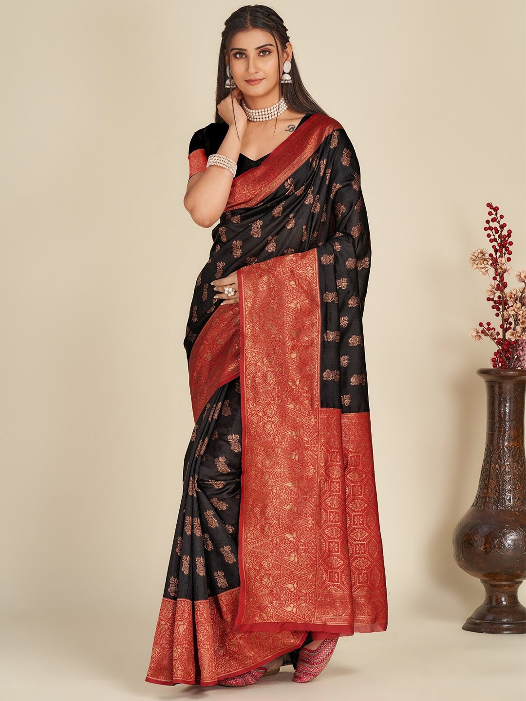 

ZIKARAA Ethnic Motif Zari Pure Silk Banarasi Saree, Black