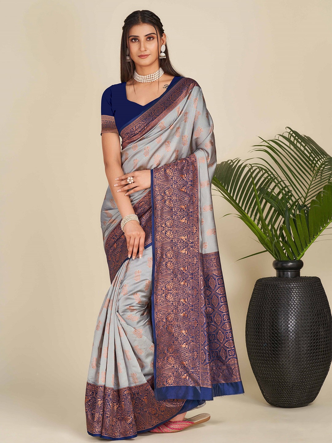 

ZIKARAA Ethnic Motif Zari Pure Silk Banarasi Saree, Grey