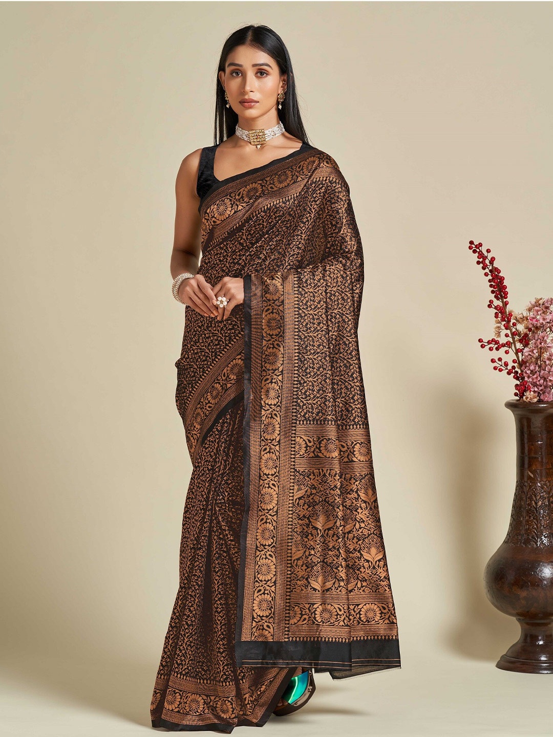 

ZIKARAA Floral Zari Pure Silk Banarasi Saree, Black