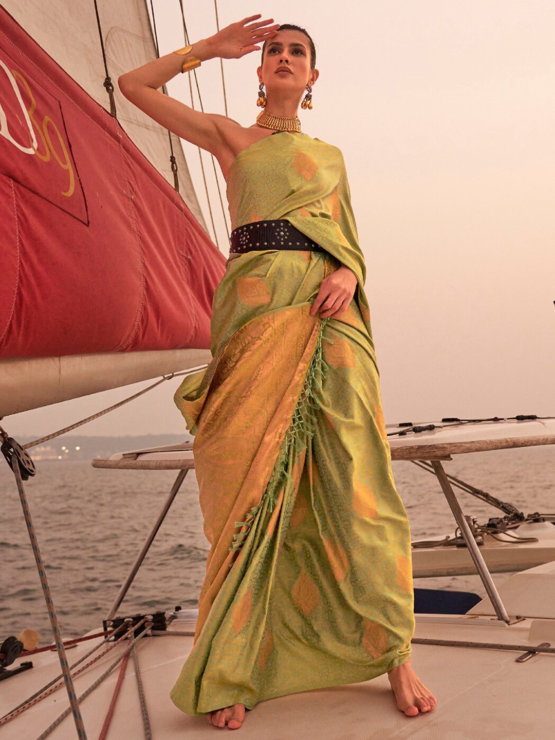 

Mitera Green & Gold-Toned Ethnic Motifs Woven Design Zari Banarasi Saree
