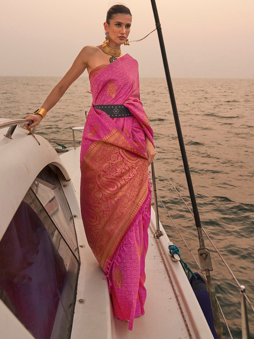 

Mitera Magenta & Gold-Toned Ethnic Motifs Woven Design Zari Banarasi Saree