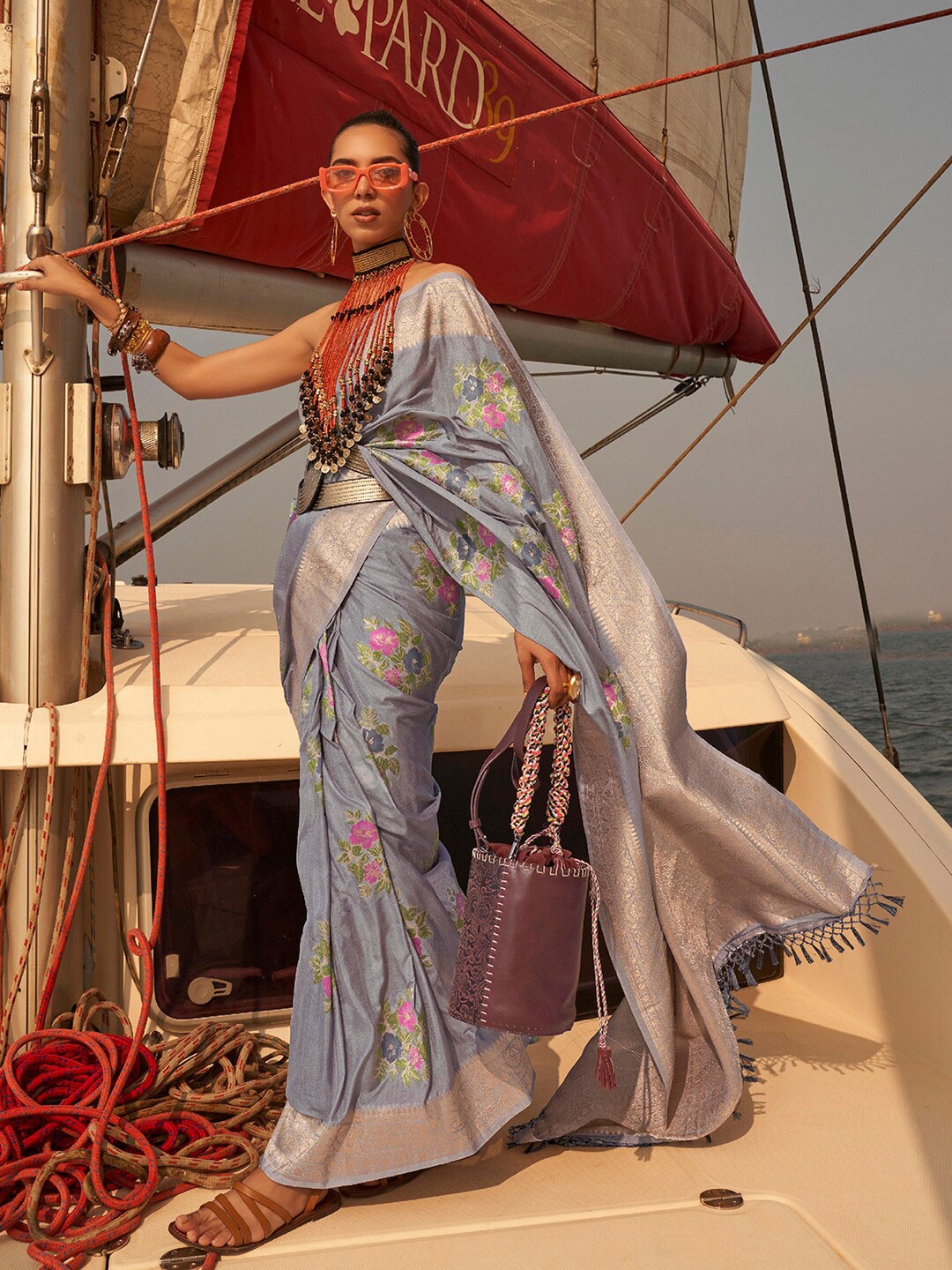 

Mitera Grey & Pink Floral Woven Design Zari Banarasi Saree