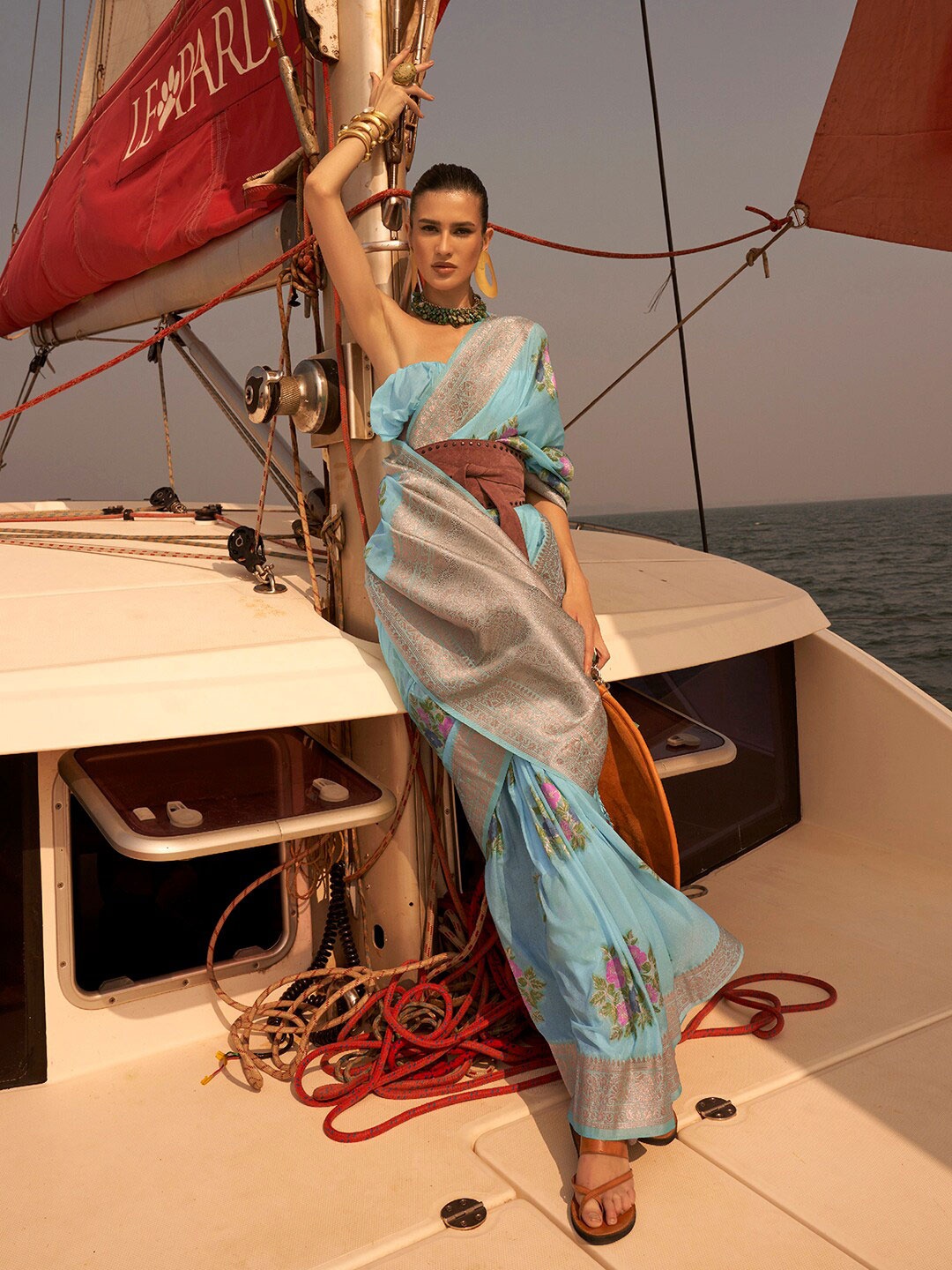 

Mitera Blue & Gold-Toned Floral Woven Design Zari Banarasi Saree
