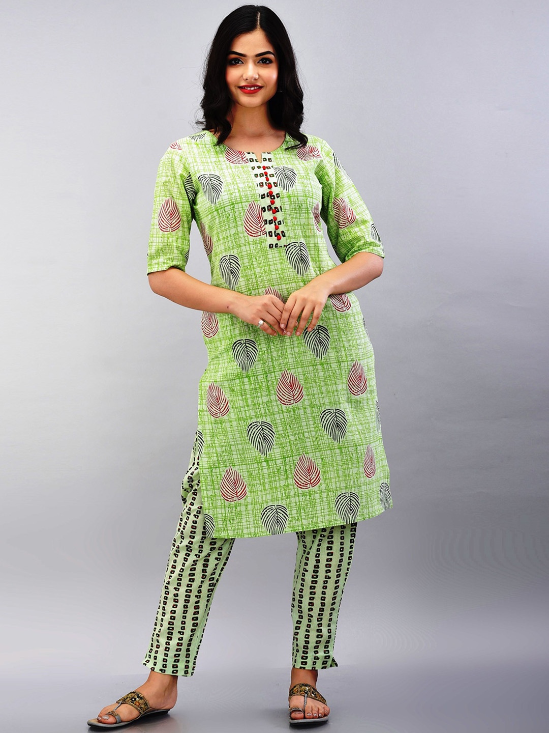 

METRO-FASHION Ethnic Motifs Printed Regular Pure Cotton Kurta with Trousers, Green
