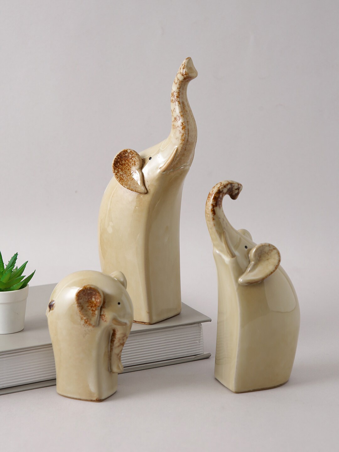 

TAYHAA Beige 3 Pieces Ceramic Elephant Shopieces