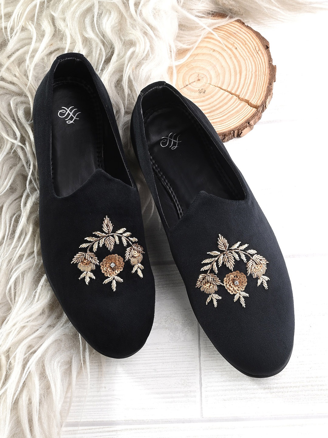 

House of Pataudi Men Embroidered Lightweight Comfort Insole Basics Mojaris, Black