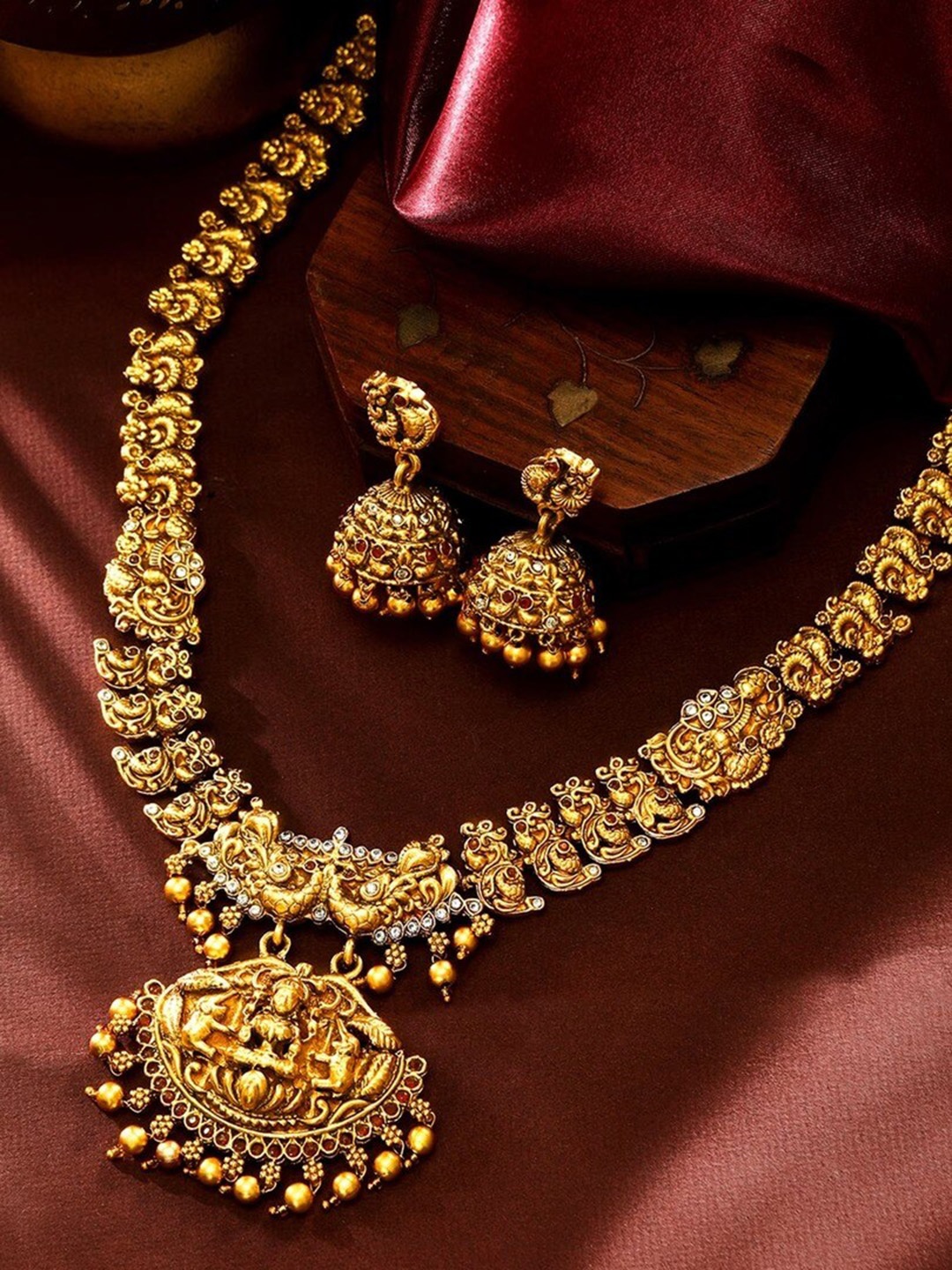 

ROFARWORD Gold-Plated Stone Studded Jewellery Set
