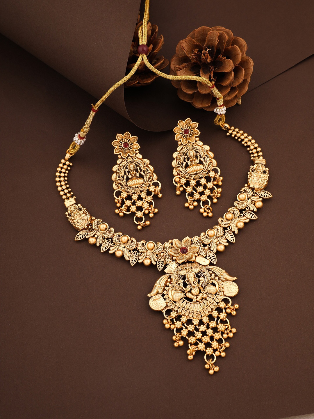 

ROFARWORD Gold-Plated Stone Studded & Beaded Jewellery Set