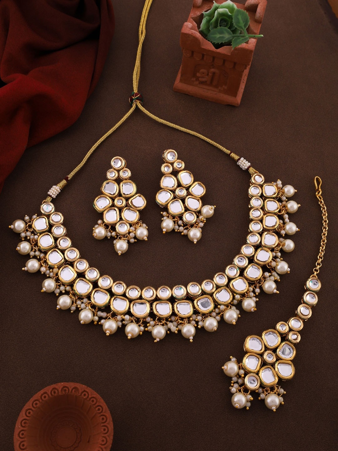 

ROFARWORD Gold-Plated Stone Studded & Beaded Jewellery Set