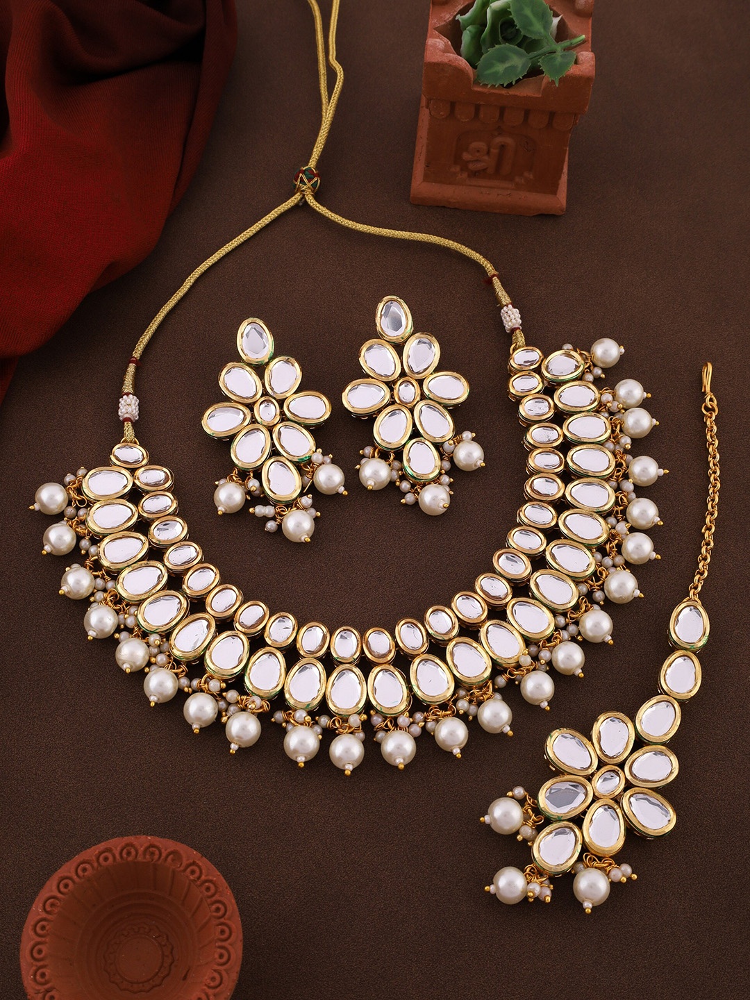 

ROFARWORD Gold-Plated Stone-Studded & Beaded Jewellery Set