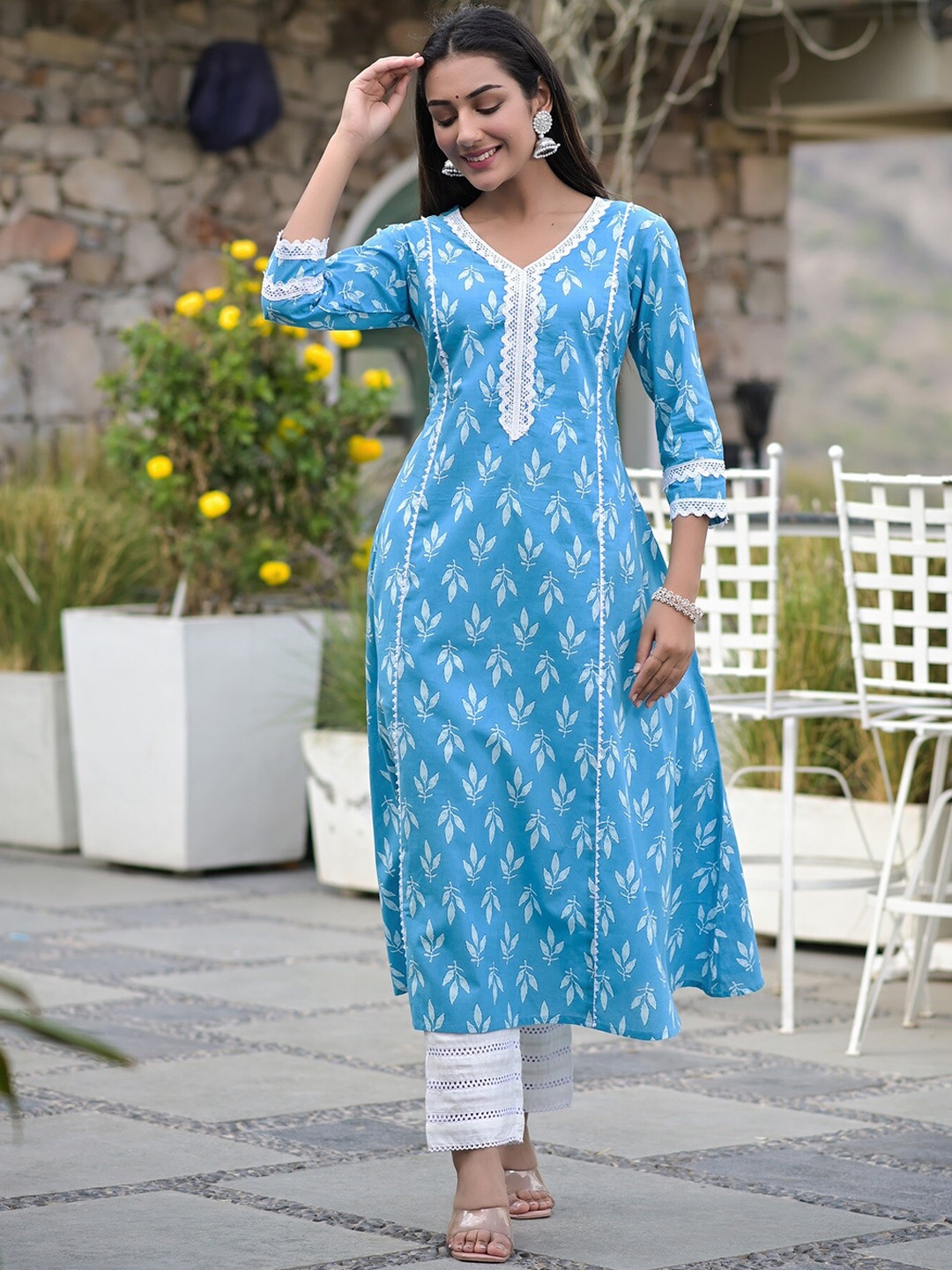 

Hatheli Floral Printed V-Neck Cotton A-Line Kurta, Blue