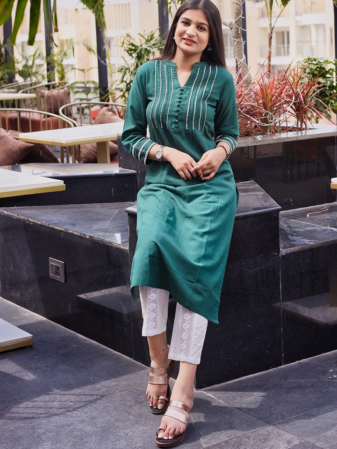 

Hatheli Pintuck Thread Work Straight Kurta, Green