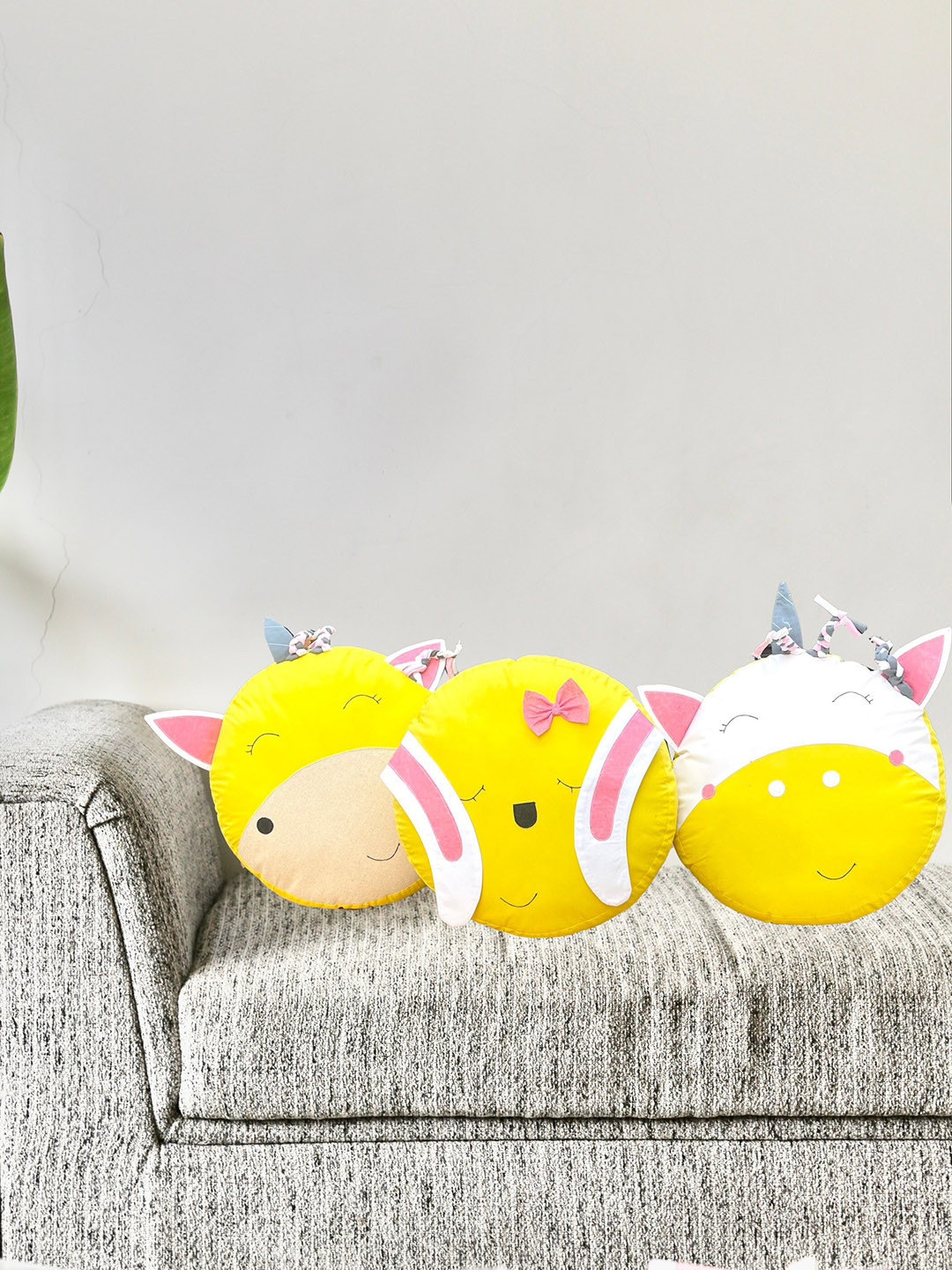 

My Gift Booth Kids Yellow & White 3 Pieces Round Shape Cotton Pre-Filled Cushions