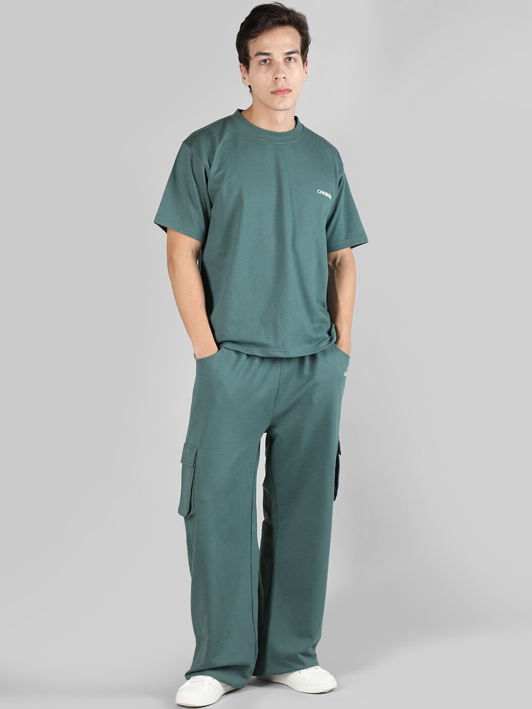 

CHKOKKO Round Neck Short Sleeves T-shirt With Trousers, Green