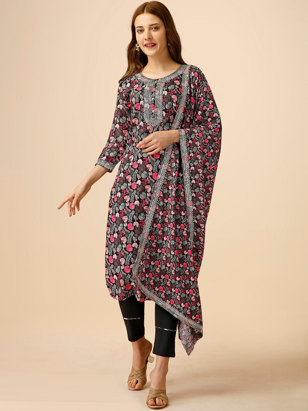 

heemara Floral Printed Regular Zari Work Kurta with Trousers & Dupatta, Black