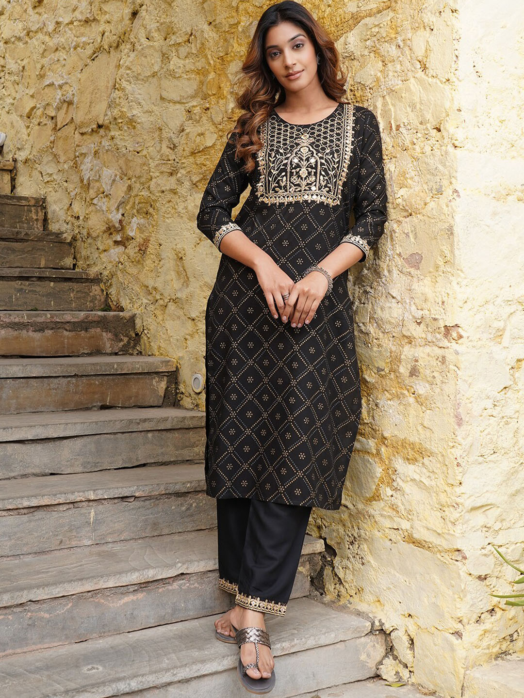 

KALINI Bandhani Printed Regular Thread Work Kurta with Trousers, Black