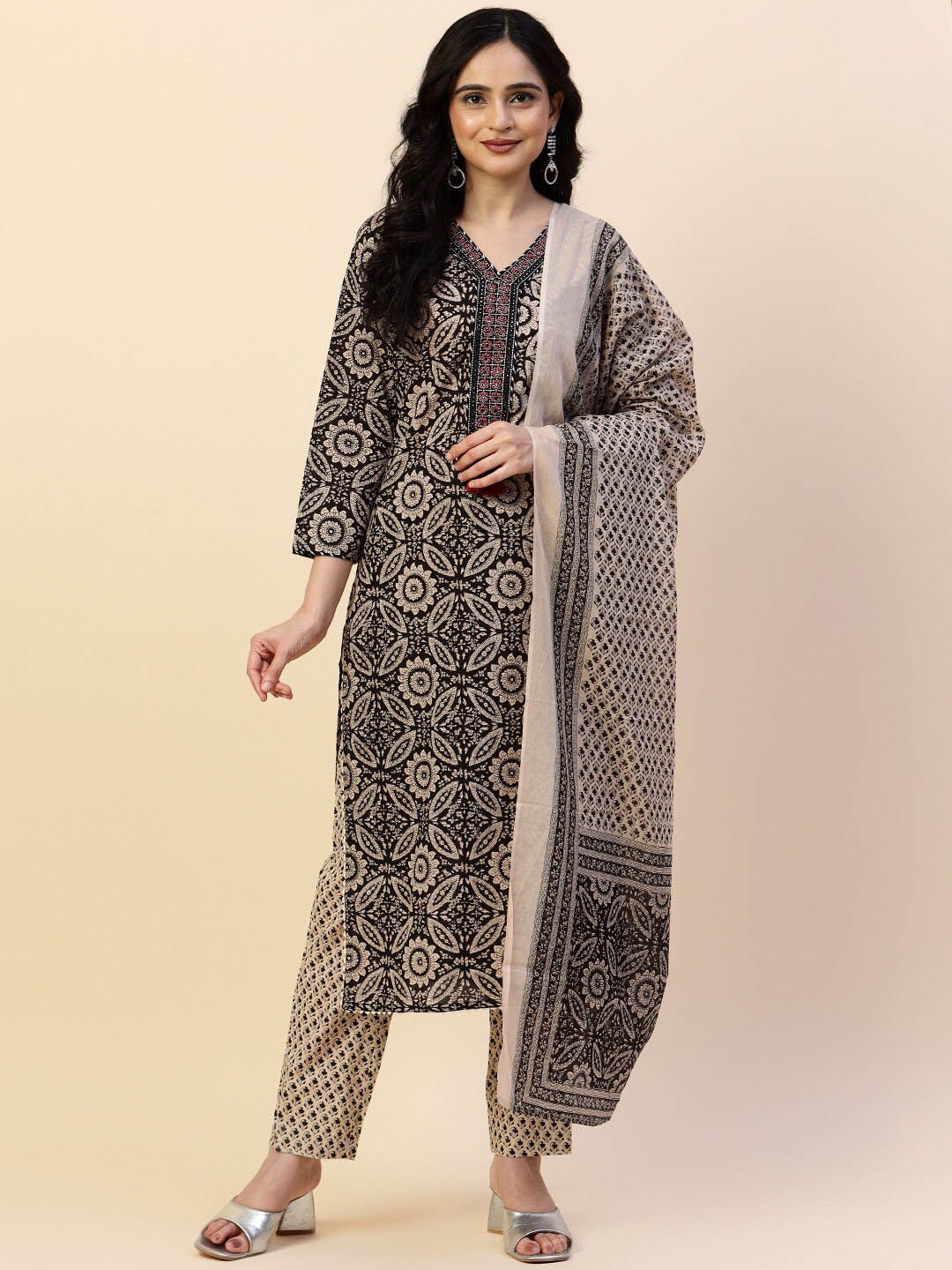 

Meena Bazaar Floral Printed Thread Work Kurta with Trousers & Dupatta, Black